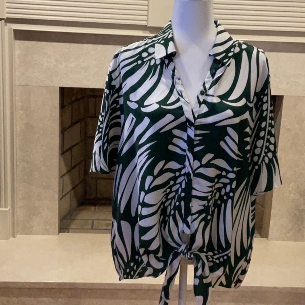 Chico's Green and White Button-Front Tie-Hem Blouse, NEW, never worn.